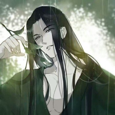 大爷和大妈坐同一个轮椅出行
